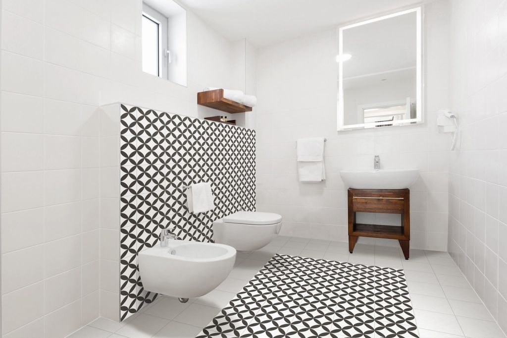 CIRCLE - Black 45x45 03